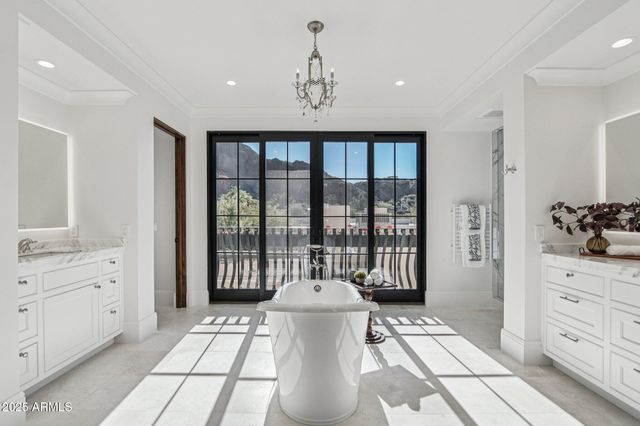 5830 N ECHO CANYON Lane, Phoenix, AZ 85018