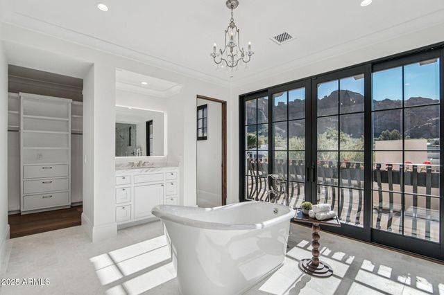 5830 N ECHO CANYON Lane, Phoenix, AZ 85018