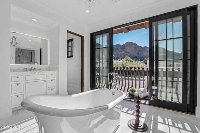 5830 N ECHO CANYON Lane, Phoenix, AZ 85018