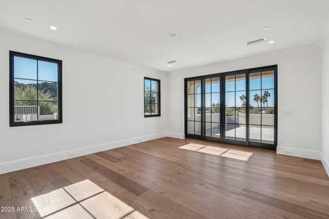 5830 N ECHO CANYON Lane, Phoenix, AZ 85018