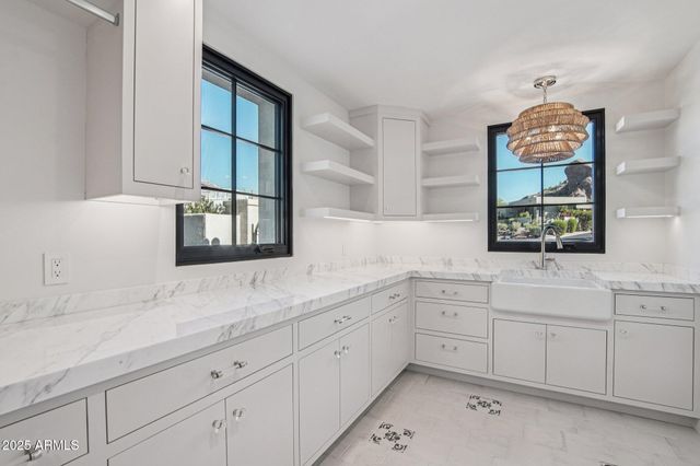 5830 N ECHO CANYON Lane, Phoenix, AZ 85018