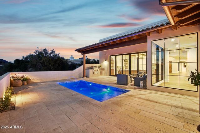 5830 N ECHO CANYON Lane, Phoenix, AZ 85018