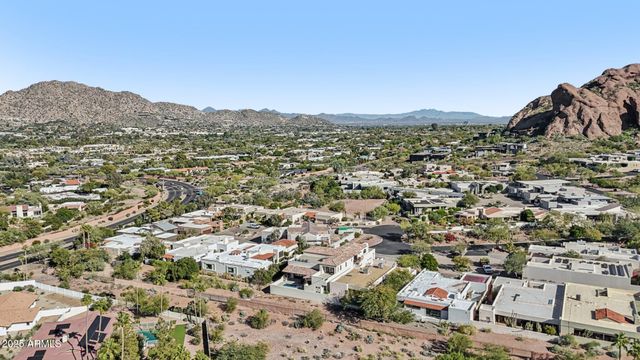 5830 N ECHO CANYON Lane, Phoenix, AZ 85018