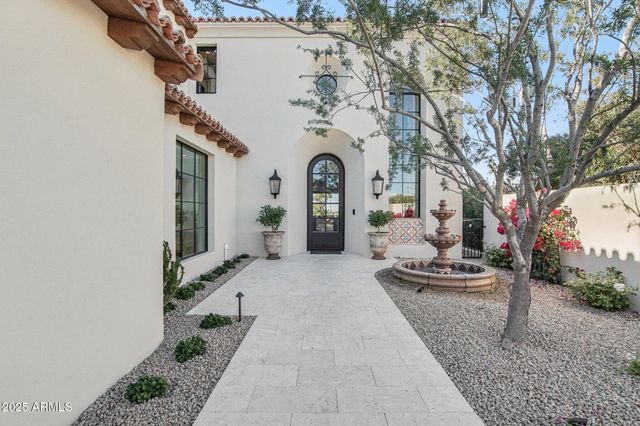 5830 N ECHO CANYON Lane, Phoenix, AZ 85018