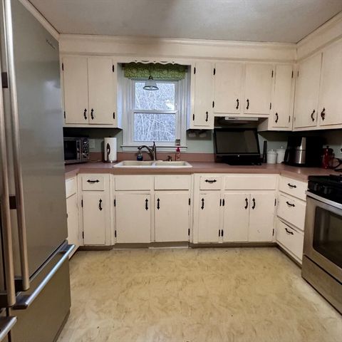 441 Foundry St, Easton, MA 02356