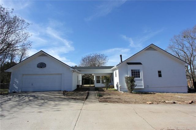 818 Springlake Road, Lawrenceville, GA 30045