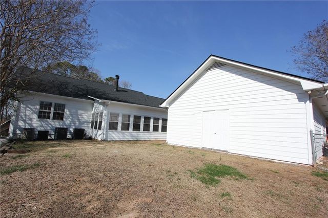 818 Springlake Road, Lawrenceville, GA 30045