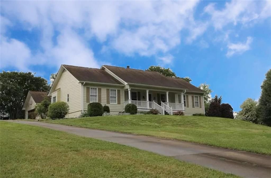818 Springlake Road, Lawrenceville, GA 30045