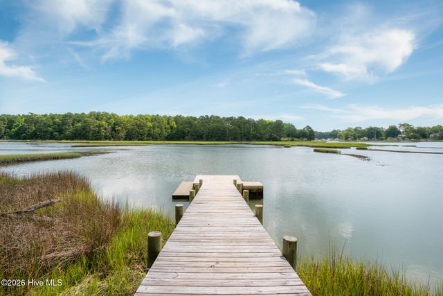 222 Iris Way, Hampstead, NC 28443