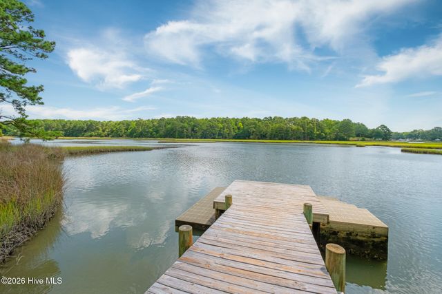 222 Iris Way, Hampstead, NC 28443