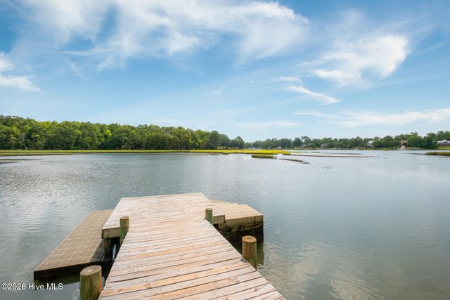 222 Iris Way, Hampstead, NC 28443