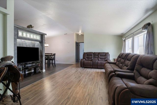 5168 Silver (#137) Lp NE 137, Salem, OR 97305