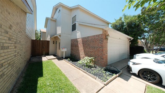 2808 Ursa Circle, Garland, TX 75044
