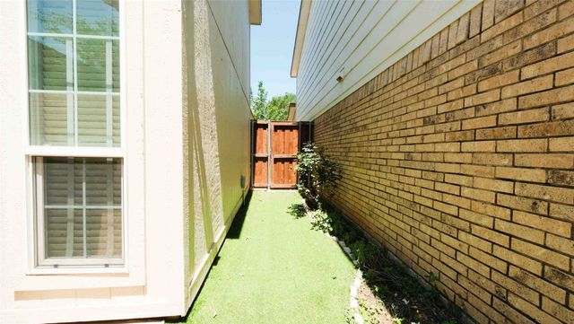 2808 Ursa Circle, Garland, TX 75044