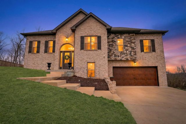 105 Brook Hollow Ct, Bon Aqua, TN 37025