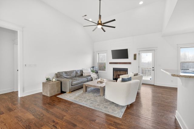 105 Brook Hollow Ct, Bon Aqua, TN 37025