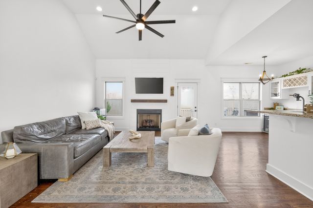 105 Brook Hollow Ct, Bon Aqua, TN 37025