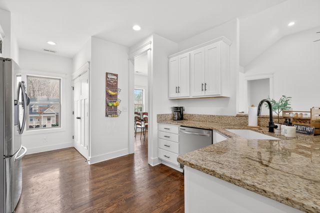 105 Brook Hollow Ct, Bon Aqua, TN 37025