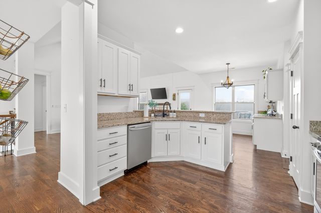 105 Brook Hollow Ct, Bon Aqua, TN 37025