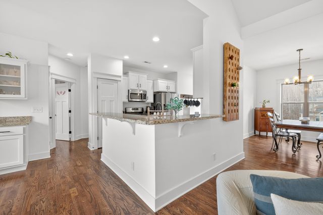 105 Brook Hollow Ct, Bon Aqua, TN 37025