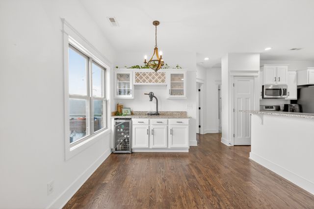 105 Brook Hollow Ct, Bon Aqua, TN 37025