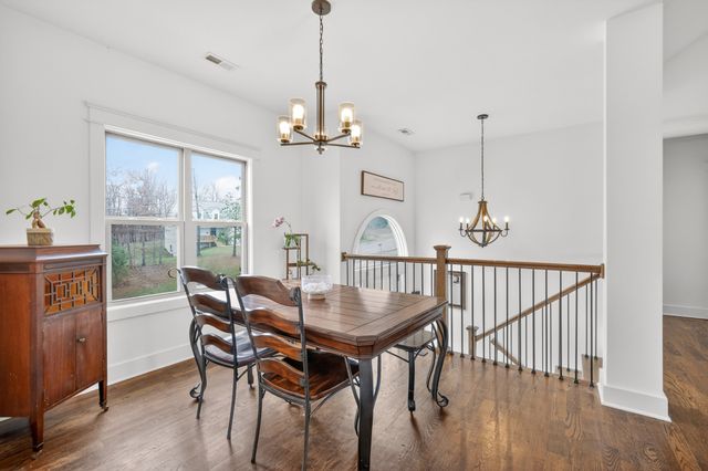 105 Brook Hollow Ct, Bon Aqua, TN 37025