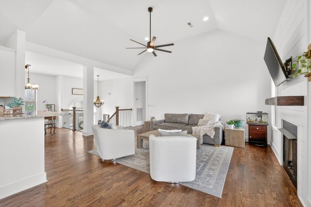 105 Brook Hollow Ct, Bon Aqua, TN 37025