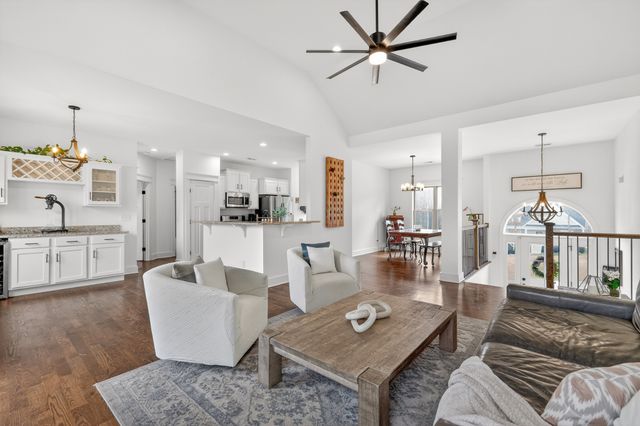 105 Brook Hollow Ct, Bon Aqua, TN 37025