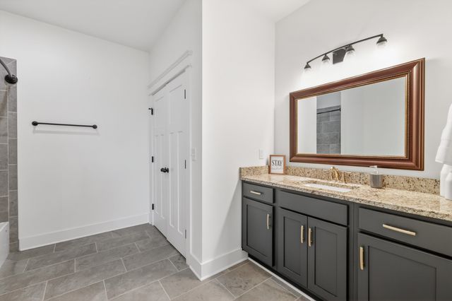 105 Brook Hollow Ct, Bon Aqua, TN 37025