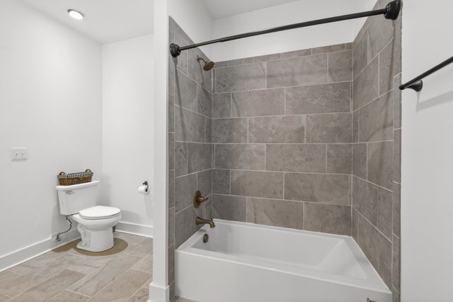 105 Brook Hollow Ct, Bon Aqua, TN 37025