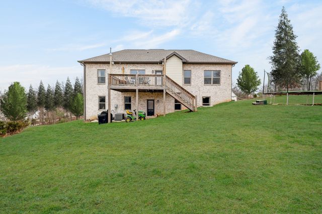 105 Brook Hollow Ct, Bon Aqua, TN 37025