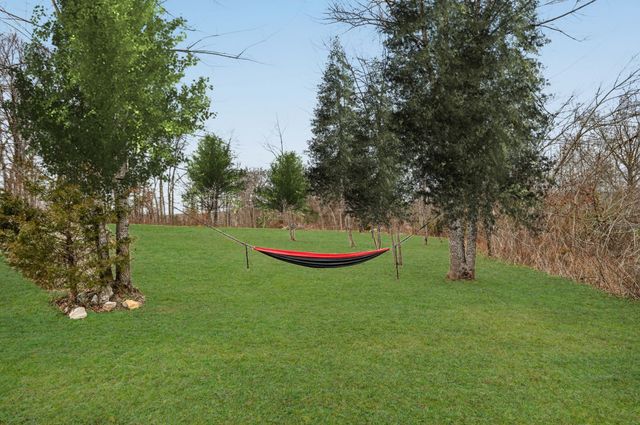 105 Brook Hollow Ct, Bon Aqua, TN 37025