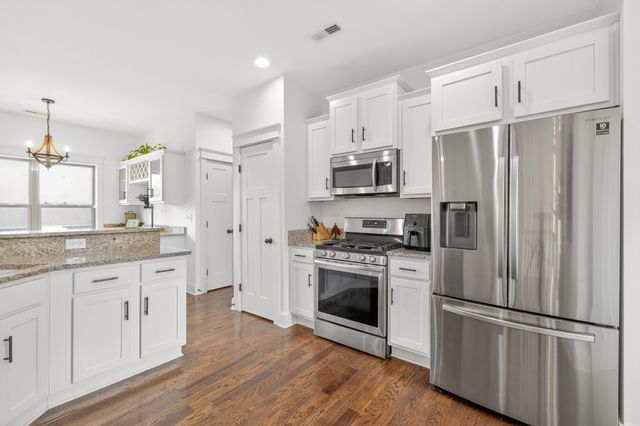 105 Brook Hollow Ct, Bon Aqua, TN 37025