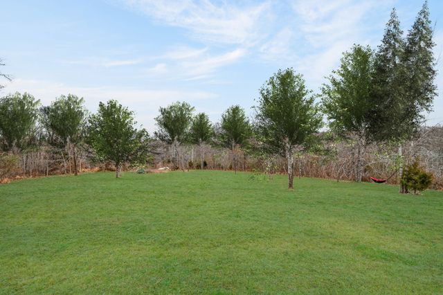 105 Brook Hollow Ct, Bon Aqua, TN 37025