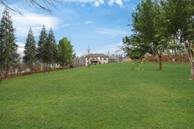 105 Brook Hollow Ct, Bon Aqua, TN 37025