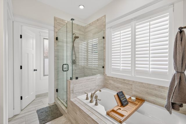 105 Brook Hollow Ct, Bon Aqua, TN 37025