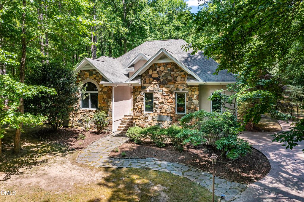 8 Rabbit Path, Bahama, NC 27503