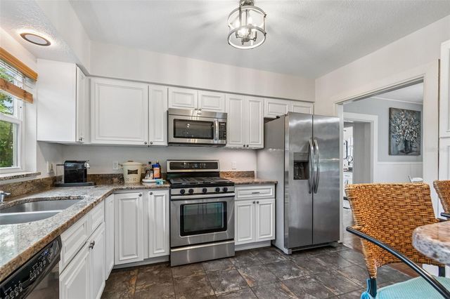 646 80TH AVENUE N, St Petersburg, FL 33702