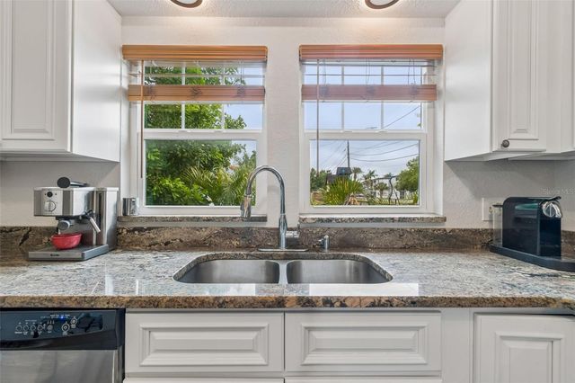 646 80TH AVENUE N, St Petersburg, FL 33702