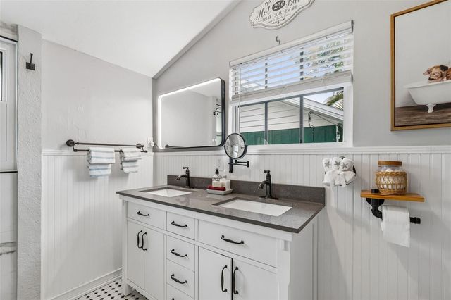 646 80TH AVENUE N, St Petersburg, FL 33702