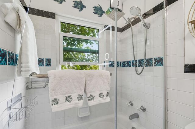 646 80TH AVENUE N, St Petersburg, FL 33702