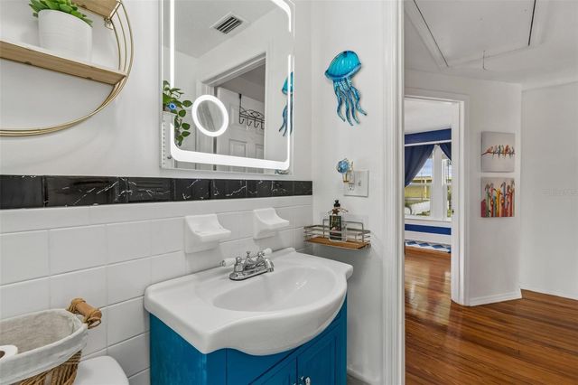 646 80TH AVENUE N, St Petersburg, FL 33702