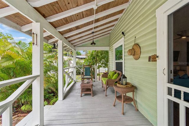 646 80TH AVENUE N, St Petersburg, FL 33702