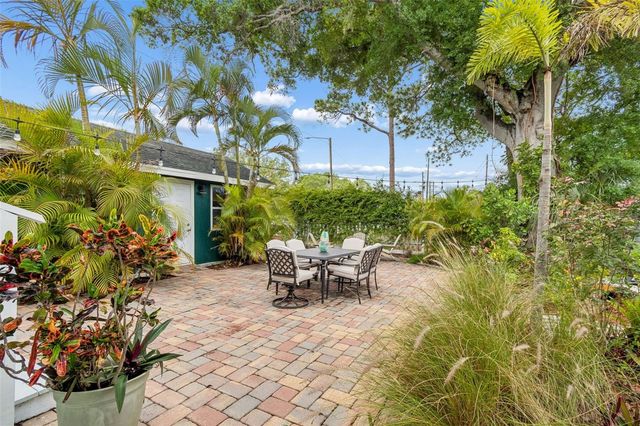 646 80TH AVENUE N, St Petersburg, FL 33702