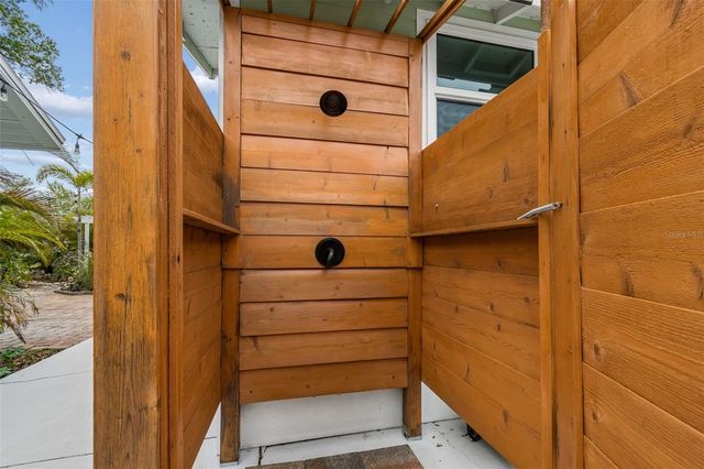 646 80TH AVENUE N, St Petersburg, FL 33702