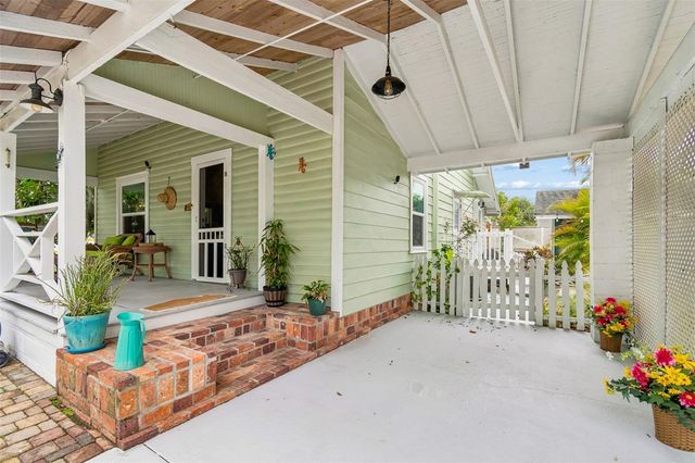 646 80TH AVENUE N, St Petersburg, FL 33702