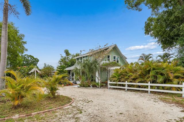 646 80TH AVENUE N, St Petersburg, FL 33702