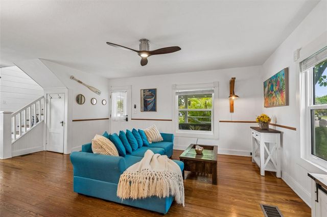 646 80TH AVENUE N, St Petersburg, FL 33702