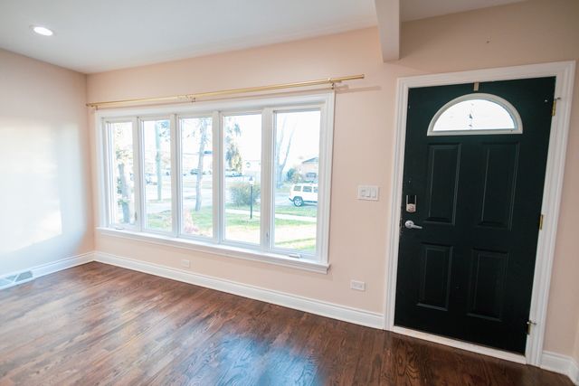 7916 Mcvicker Avenue, Burbank, IL 60459