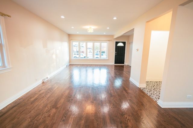 7916 Mcvicker Avenue, Burbank, IL 60459